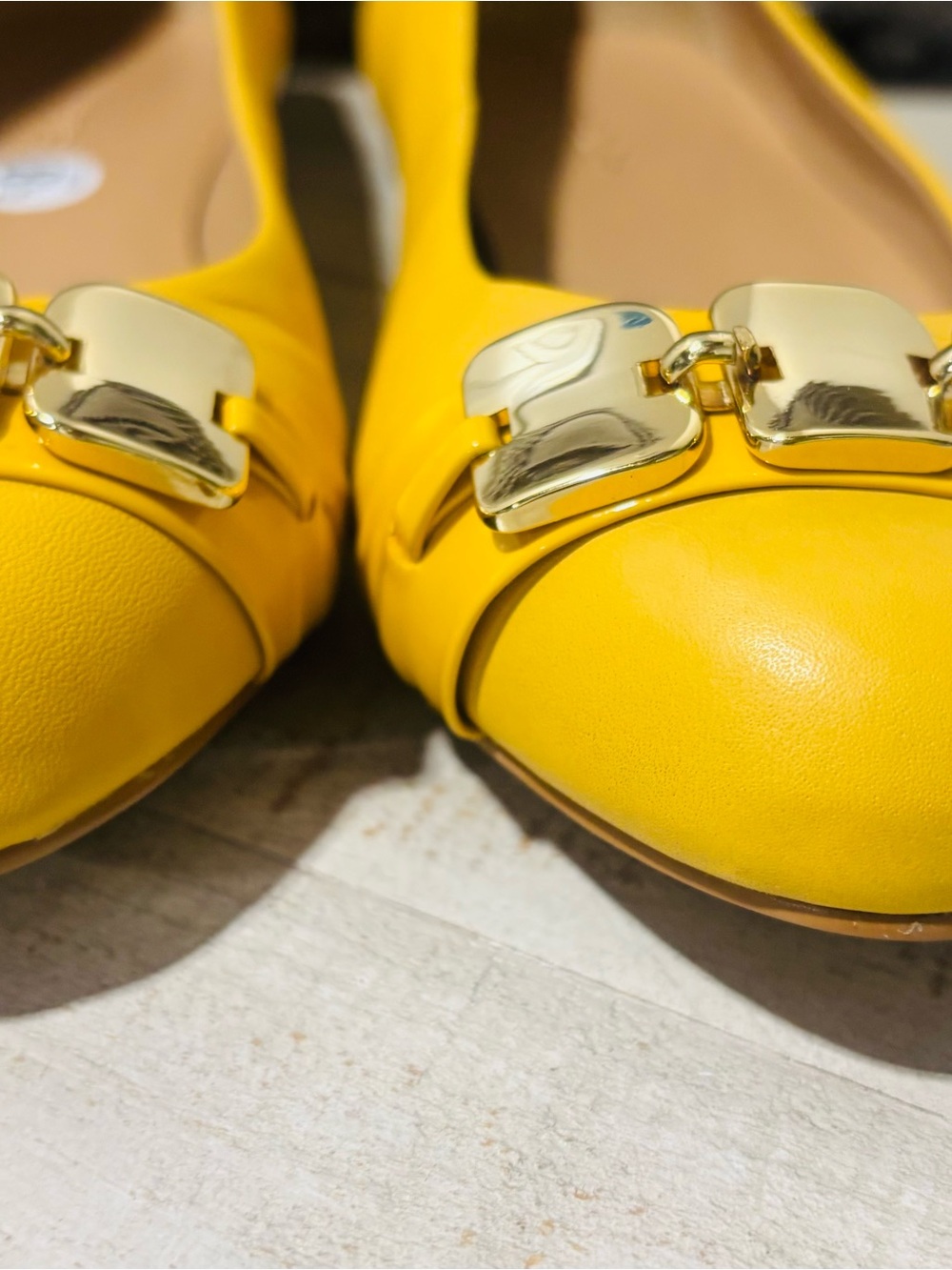 ❤️Talbots Yellow Gold Chain Leather Flats-Sz 8.5 - Picture 3 of 6